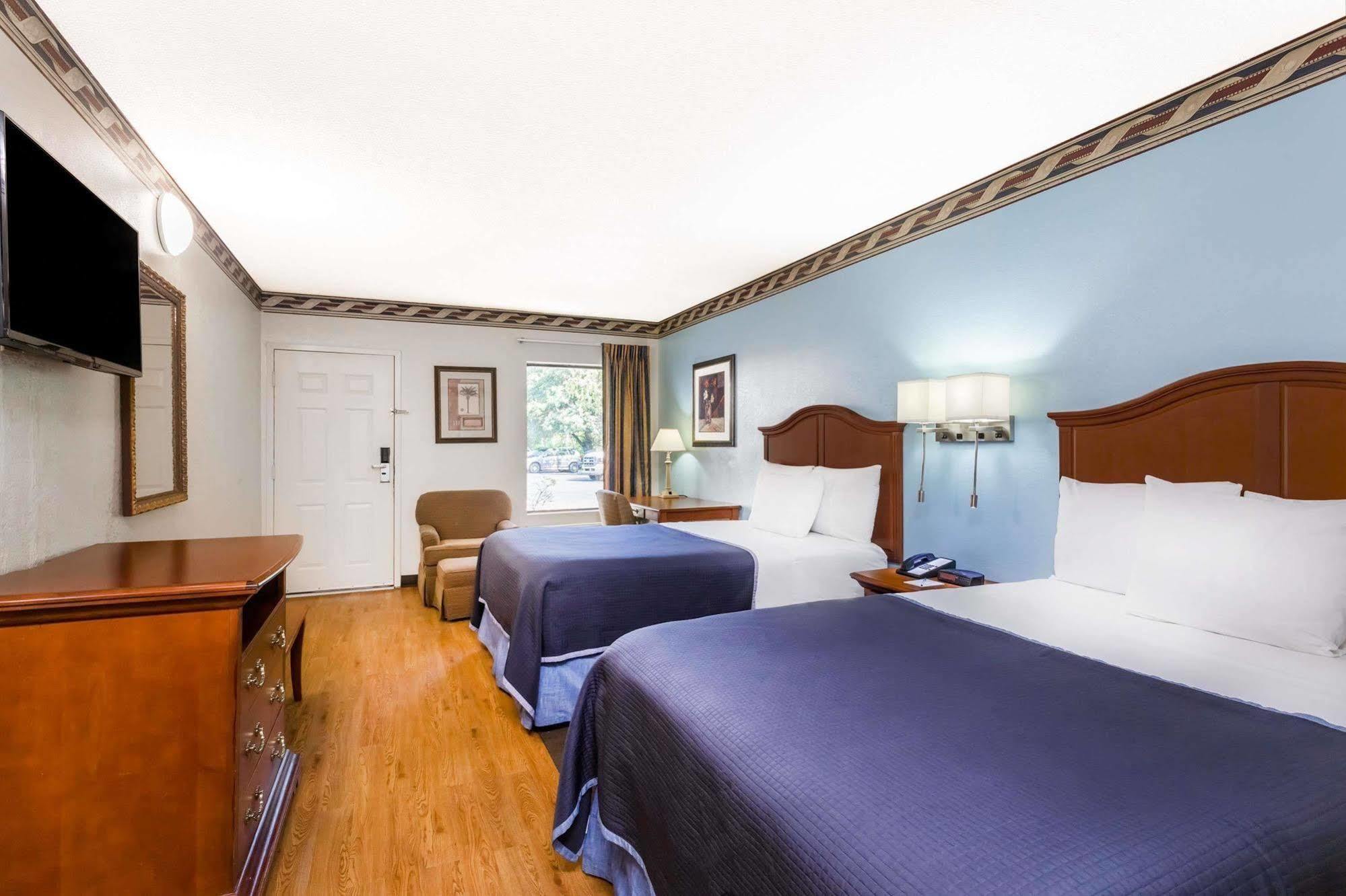 Howard Johnson By Wyndham Savannah Ga Georgetown Zewnętrze zdjęcie
